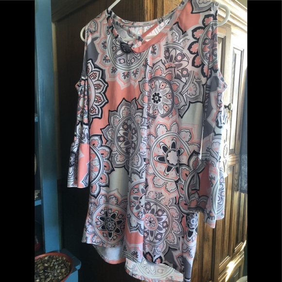 Top - Picture 2 of 2